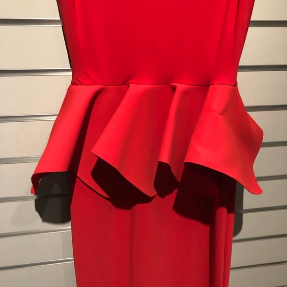 Elegant and Sexy Red Chiara Boni Gown - Picture 6 of 7